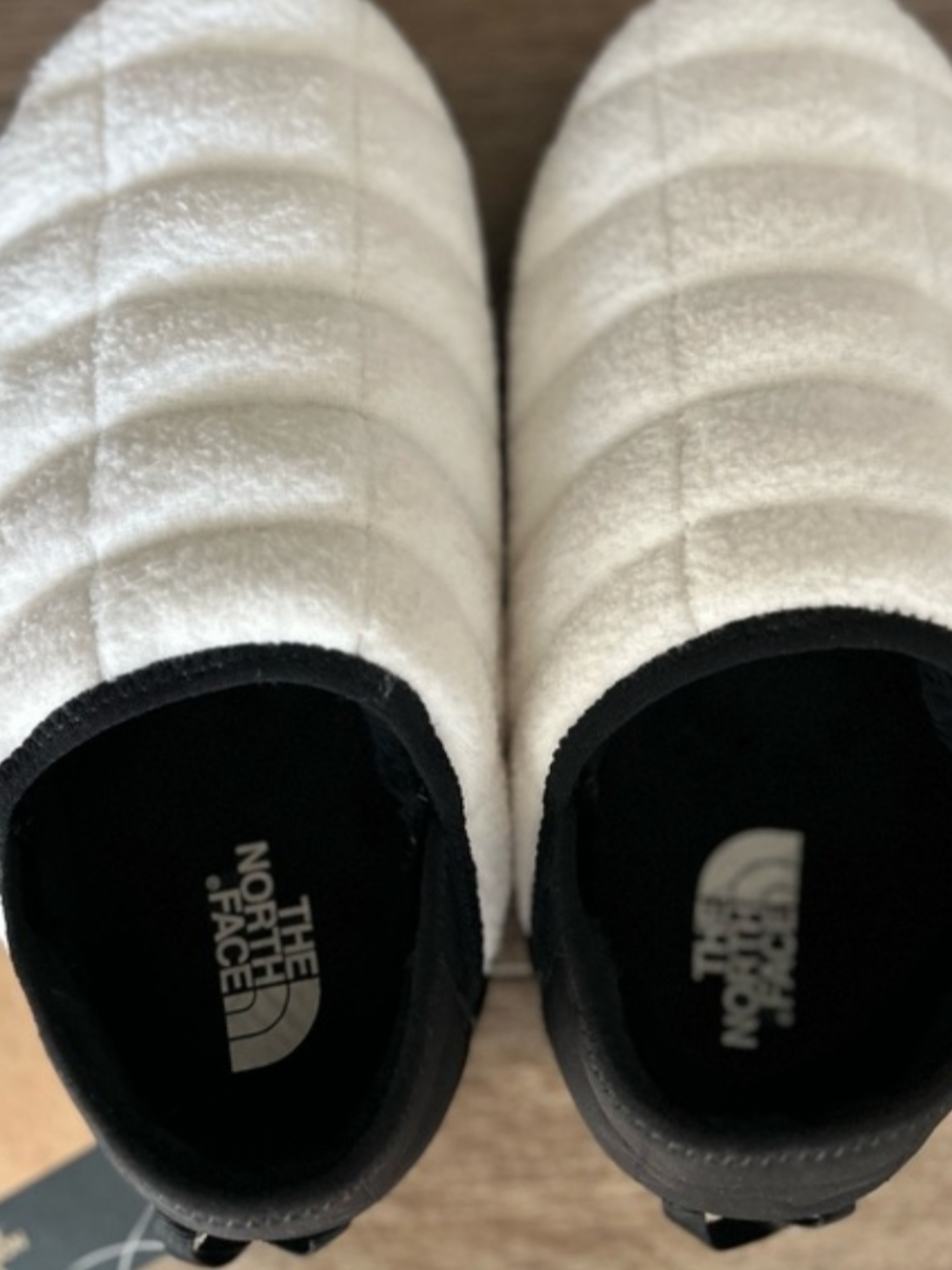 The North Face ThermoSlip Quilted Mule - White & Black Thermoball Women's 8 - Picture 3 of 6